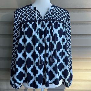 •Crown & Ivy• Boho Long Sleeved Peasant Top - Size Medium